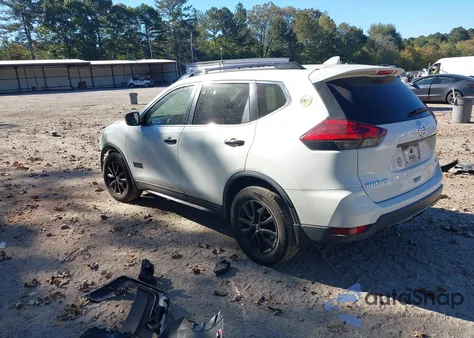 2017 Nissan Rogue Sv z USA, uszkodzony, nr VIN 5N1AT2MV5HC768608